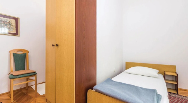 Awesome Apartment in Barbat-rab With 3 Bedrooms and Wifi, Prenota Appartamento Hotel a Isole Quarnerine con parcheggio, Parcheggio