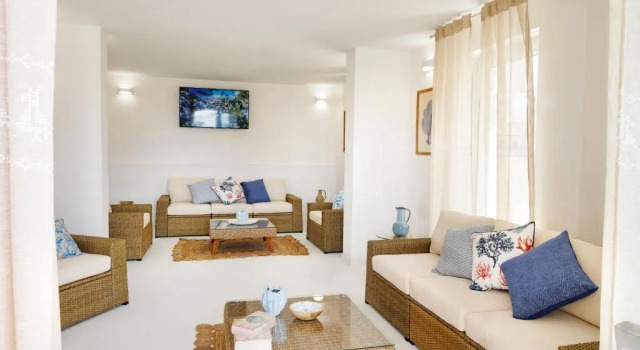 Mercury Beach Hotel, Забронировать Отель Сант-Антиоко Sant’Antioco Island, рядом с Пляж Су Портишедду