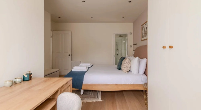 Beautiful 2 Bed, 2 Bath Abode In Dulwich