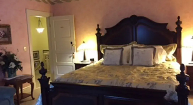 North Lodge on Oakland Bed and Breakfast, Забронировать Отель Ашвилл Аппалачи, рядом с Mission St Joseph Hospital
