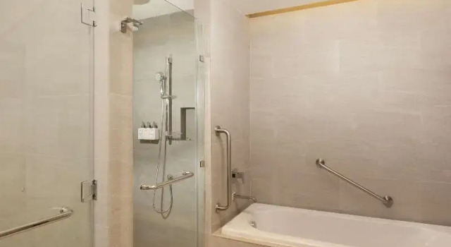 Двухместный люкс Park Inn By Radisson Clark