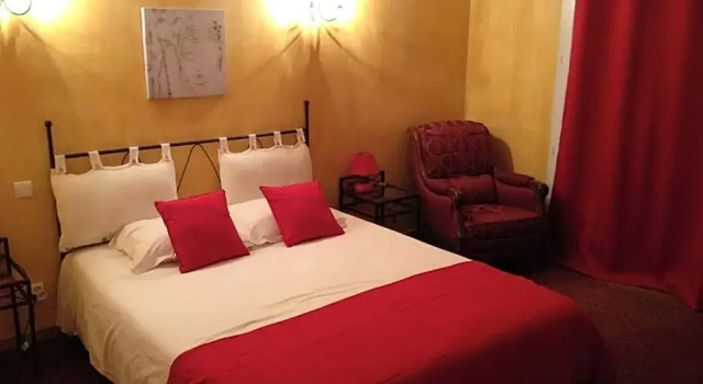 Люкс Hotel The Originals Aix-en-Provence Nord Le Village Provençal (ex Inte
