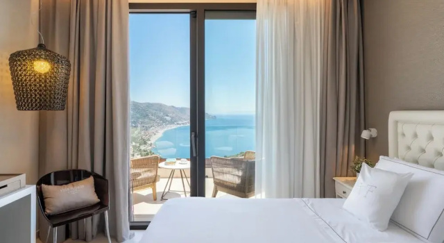 Номер Standard Мансарда с видом на море Villa Fiorita Boutique Hotel
