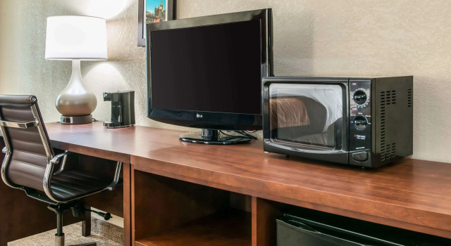 Четырёхместный номер Standard Comfort Inn Blue Ash North