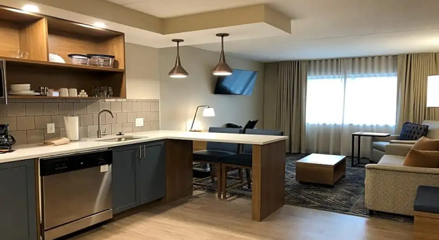Четырёхместный люкс c 1 комнатой Candlewood Suites - Cleveland South - Independence by IHG
