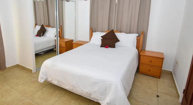 Lord Nelson Hotel & Residences, Book Hotel Hodges Bay 