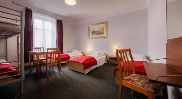 Четырёхместный номер Standard Red Carpet Hostel