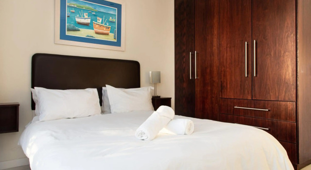 Spectacular Beachfront Apartment 3 Bedroom C101 Sea Spray, Book Lejlighed Hoteller i Table View med parkering, Parkering