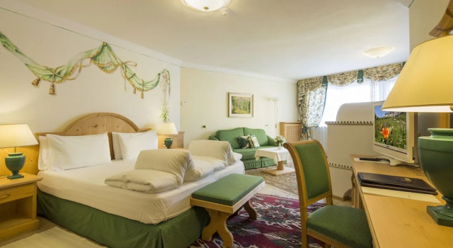 Двухместный номер Superior с балконом Hotel Sassongher - Preferred Hotels & Resorts