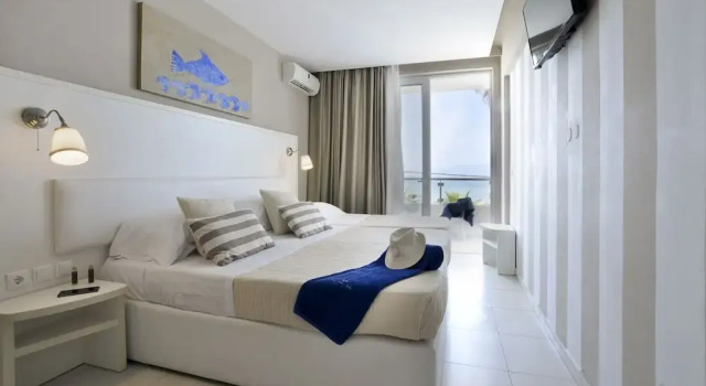 Трёхместный номер Standard с балконом и с видом на море Sidari Beach Hotel