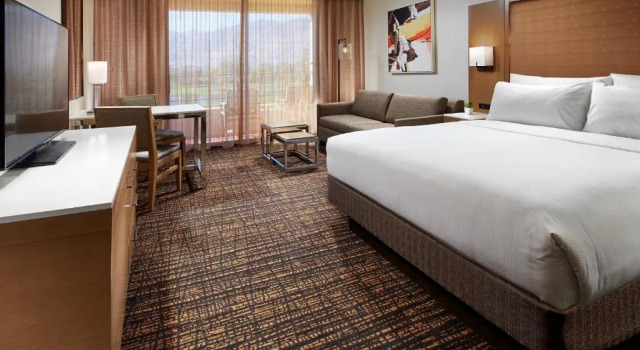 Номер Standard с видом на бассейн DoubleTree by Hilton Golf Resort Palm Springs
