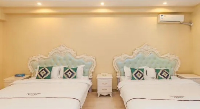Кровать в общем номере с видом на море Xingangjing Apartment Hotel(Dalian Harbor Plaza International Conference Center store)