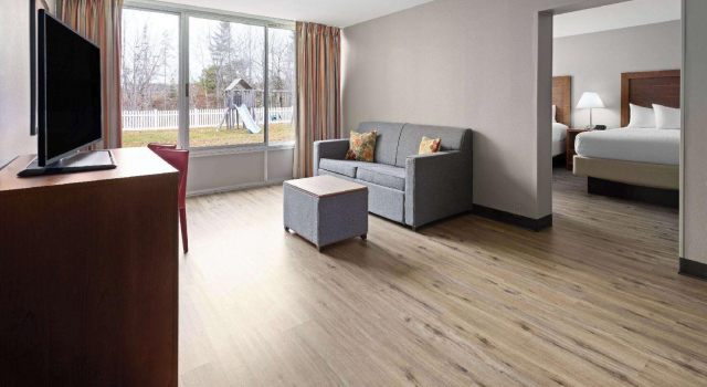 Holiday Inn Ellsworth, Забронировать Отель Отели Эллсуорт 3 звезды, рядом с Заповедник Birdsacre, 3*