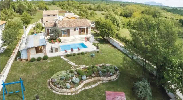 Villa Lux Casa Histria, Book Villa Sommerhuse i Central Istria, Hytte