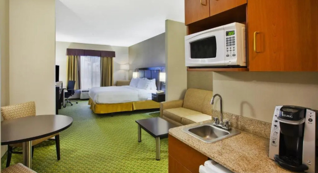 Люкс Holiday Inn Express Hotel & Suites Bryan-Montpelier by IHG