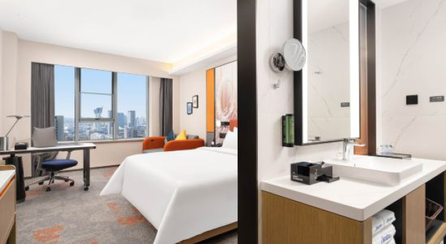 Номер Superior Hampton by Hilton Weifang City Center