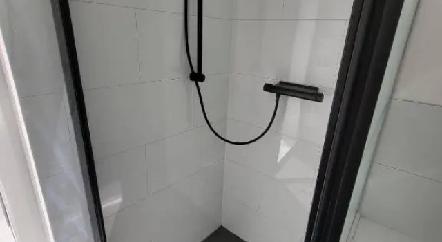 Апартаменты с балконом Gemütliche Dachwohnung mit kleiner oder großer Dachterrasse nebeneinander