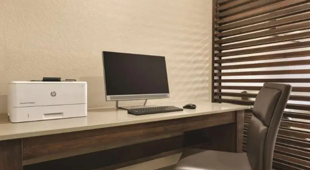 Двухместный люкс c 1 комнатой Country Inn & Suites by Radisson, Coralville, IA