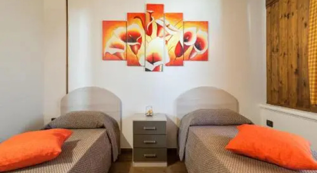 Isernia Pool Chalet, Book Chalet Villas in Taviano, Villa