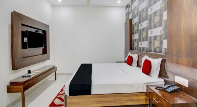 Lrc Hotel And Banquet By OYO Rooms