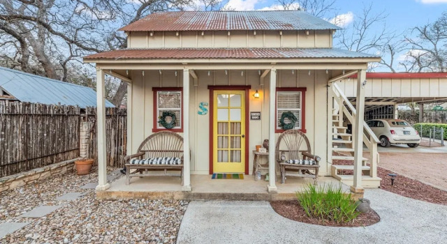 Serendipity 1 Bedroom Cottage by RedAwning, Забронировать Дом для отпуска Фредериксберг Texas Wine Country, рядом с Театр Rockbox