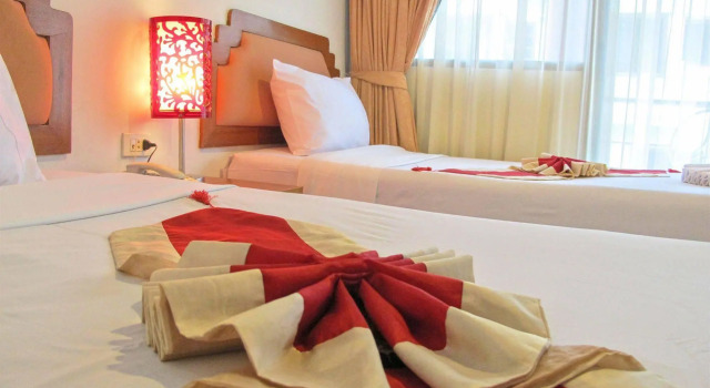 Paradise Resortel, Забронировать Отель Отели Патонг-Бич с парковкой, рядом с Торговый центр Jungceylon, Парковка