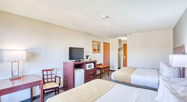 Четырёхместный номер Standard Best Western Green Valley Inn