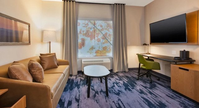 Люкс Fairfield by Marriott Inn & Suites Grand Rapids North