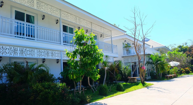 Moeimanee Resort
