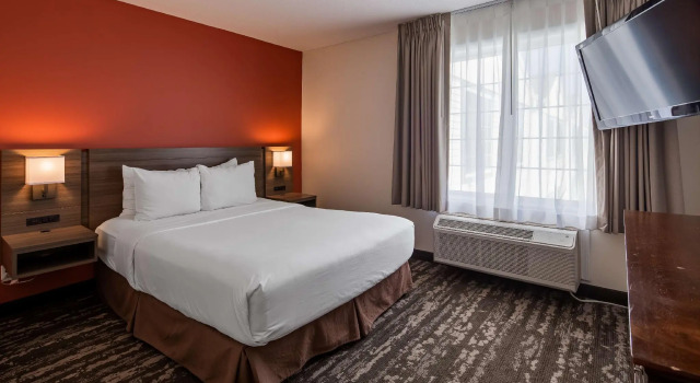Двухместный номер Standard с видом на озеро Charlevoix Inn & Suites SureStay Collection by Best Western