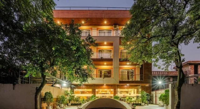 Royal Residence Near 32nd Milestone