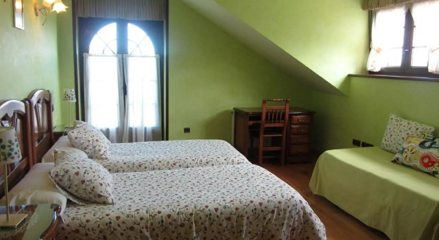 Vivienda Sampedri, Забронировать Отель Отели Сантильяна-дель-Мар с парковкой, рядом с Епархиальный музей Regina Coeli, Парковка