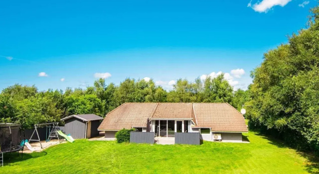Коттедж 4 Star Holiday Home in Oksbol