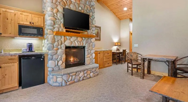 Двухместный люкс с балконом Best Western Ponderosa Lodge