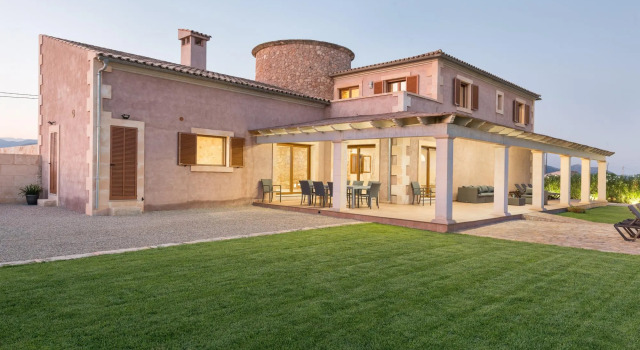 ES MOLI D'EN SION - Villa with private pool in Sa Pobla. Free WiFi, Book Villa Sommerhuse i Sa Pobla, Hytte
