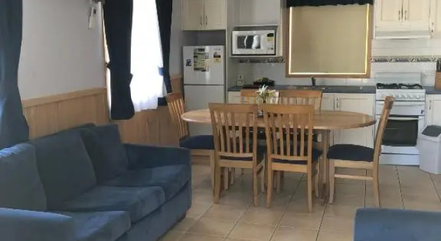 Вилла с 2 комнатами Pleasurelea Tourist Resort & Caravan Park
