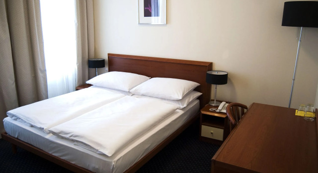 Hotel Europa, Забронировать Отель Отели Брно с парковкой, рядом с Главный вокзал Брно, Парковка