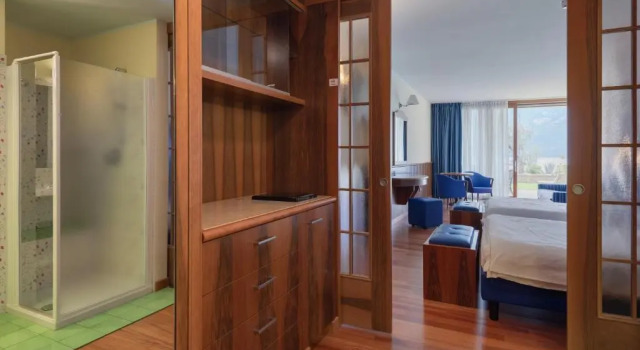 Полулюкс Deluxe Hotel Alexander