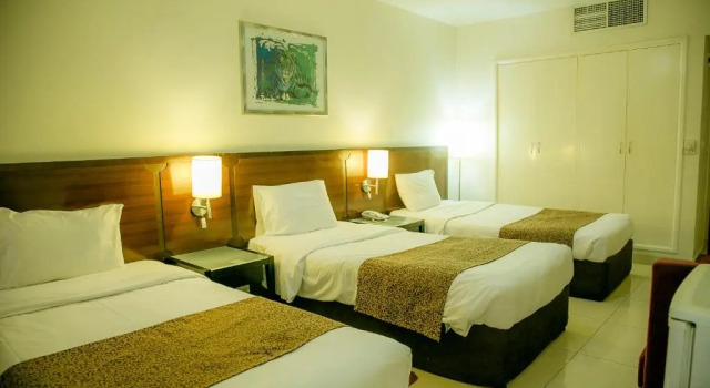 Трёхместный номер Standard Phoenicia Grand Hotel