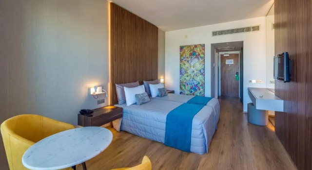 Triple room with city view Sun Hall Hotel