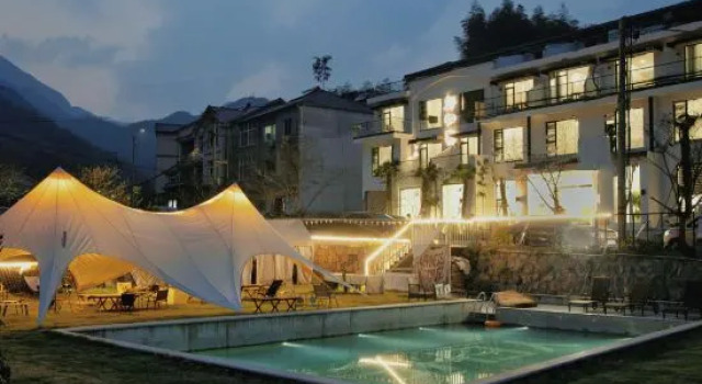 Yehexi·Samar Xingxi Camping·Private Tang Hot Spring Wild Luxury Homestay, Prenota Hotel Hotel a Huzhou con piscina, Piscina