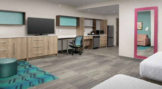 Четырёхместная студия для гостей с ограниченными возможностями Home2 Suites By Hilton Miami Airport South Blue Lagoon