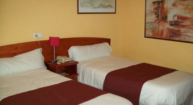 Двухместный номер Standard с балконом Hostal Restaurante Puerta del Alcázar