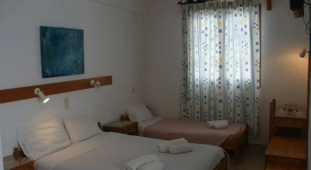 Четырёхместный номер Standard с балконом Hotel Eleftheria