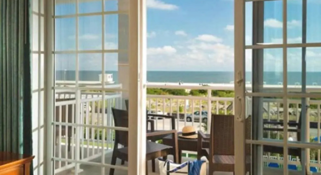 Двухместный номер Standard с частичным видом La Mer Beachfront Resort