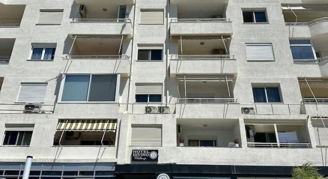 Beachfront Apartment With Stunning Sea Views, Rezerwuj Apartament Hotele w Durres County z parkingiem, Parking