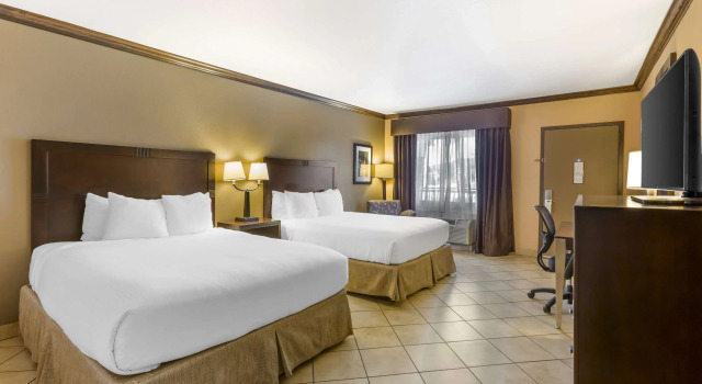 Четырёхместный номер Standard Best Western Plus Raton Hotel