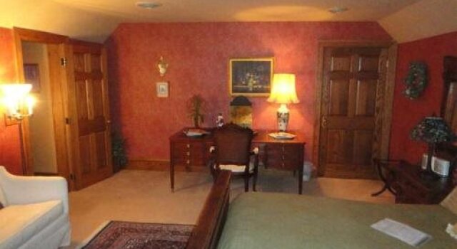 The Victorian Tudor Inn, Prenota Bed & breakfast Hotel a Ohio con parcheggio, Parcheggio