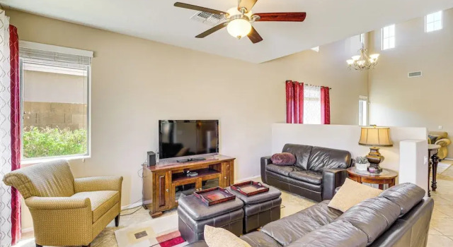 Near Parks & Golf Courses: Gilbert Home w/ Patio!, Забронировать Дом для отпуска Гилберт 