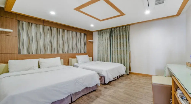 Gangneung Four Season Hotel and Pension, Boek Hotel Hotels in Gangwon-Do met parkeren, Parkeren